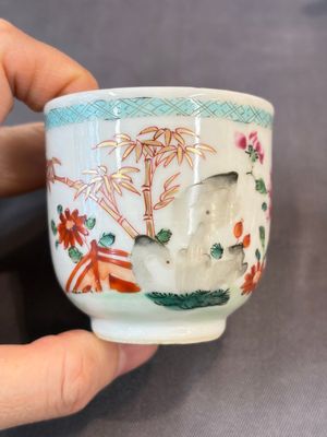 A Chinese famille rose teapot and cover with floral design and three cups, Qianlong — photo 31
