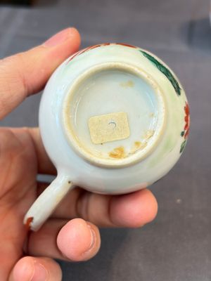 A Chinese famille rose teapot and cover with floral design and three cups, Qianlong — photo 34