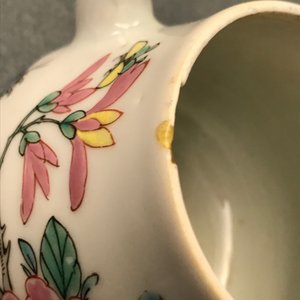 A Chinese famille rose teapot and cover with floral design, Yongzheng — photo 19