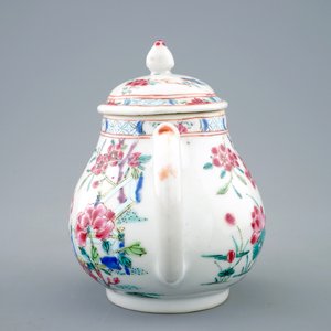 A Chinese famille rose teapot and cover with mandarin ducks, Yongzheng, 1723-1735 — photo 5