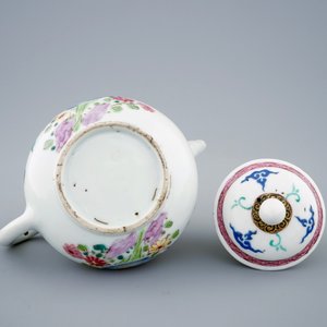 A Chinese famille rose teapot and cover with pheasants, Yongzheng, 1723-1735 — photo 5