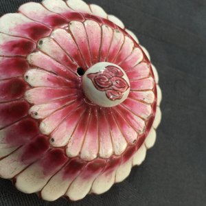 A Chinese famille rose teapot and cover, Yongzheng, 1723-1735 — 照片 4