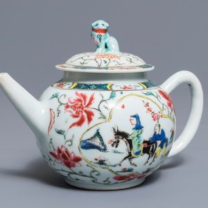 A Chinese famille rose teapot and cover, Yongzheng/Qianlong — 照片 1