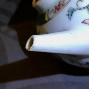 A Chinese famille rose teapot and cover, Yongzheng/Qianlong — 照片 10
