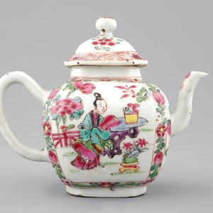 A Chinese famille rose teapot and cover, Yongzheng/Qianlong — 照片 4