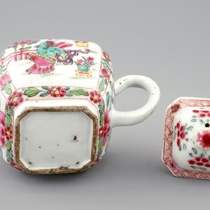 A Chinese famille rose teapot and cover, Yongzheng/Qianlong — 照片 7