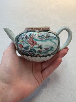 A Chinese famille rose teapot and stand, and a famille rose black-ground teapot, Yongzheng/Qianlong — photo 15