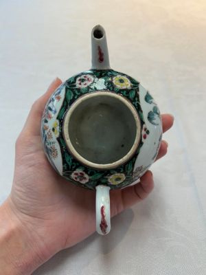 A Chinese famille rose teapot and stand, and a famille rose black-ground teapot, Yongzheng/Qianlong — photo 17