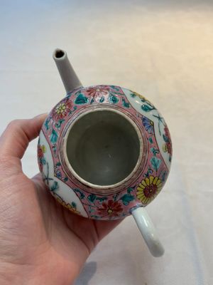 A Chinese famille rose teapot and stand, and a famille rose black-ground teapot, Yongzheng/Qianlong — photo 6