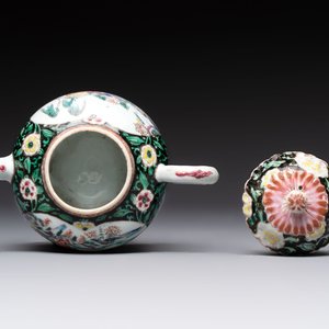 A Chinese famille rose teapot and stand, and a famille rose black-ground teapot, Yongzheng/Qianlong — photo 9