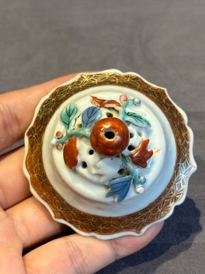 A Chinese famille rose teapot and stand with floral relief design, Qianlong — photo 5