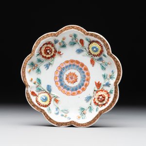 A Chinese famille rose teapot and stand with floral relief design, Qianlong — photo 2