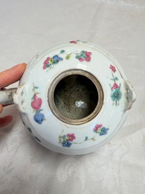 A Chinese famille rose teapot and two covered boxes, various marks, Republic — photo 10