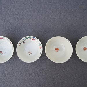 A Chinese famille rose teapot, nine cups and six saucers, Qianlong — 照片 8