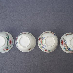 A Chinese famille rose teapot, nine cups and six saucers, Qianlong — 照片 9