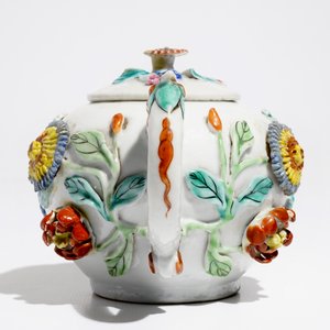 A Chinese famille rose teapot on stand with applied decoration, Yonzheng — photo 7