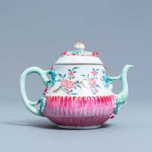 A Chinese famille rose teapot on stand with applied floral design, Yongzheng — 照片 6