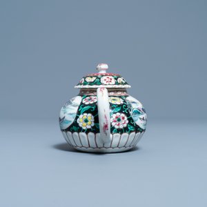 A Chinese famille rose teapot on stand with fishermen in their boats, Yongzheng — photo 6
