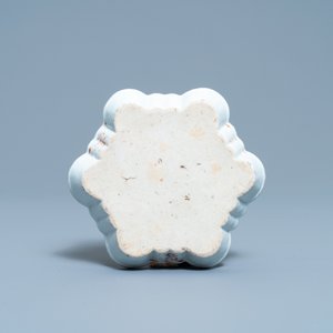 A Chinese famille rose teapot on stand with landscape design, Yongzheng — photo 3