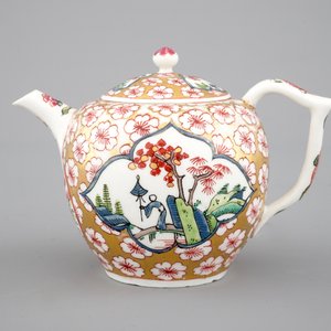 A Chinese famille rose teapot, Qianlong, 18th C. — 照片 2