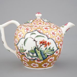 A Chinese famille rose teapot, Qianlong, 18th C. — 照片 4