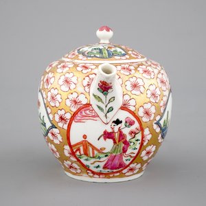 A Chinese famille rose teapot, Qianlong, 18th C. — 照片 5