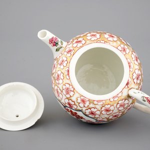 A Chinese famille rose teapot, Qianlong, 18th C. — 照片 6