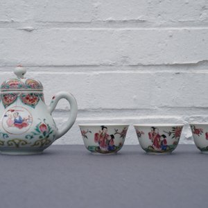A Chinese famille rose teapot, six saucers and three cups, Yongzheng/Qianlong — 照片 16