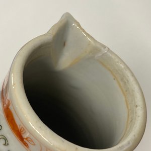 A Chinese famille rose teapot, tea caddy, milk jug and tray, Qianlong — 照片 28