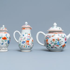 A Chinese famille rose teapot, tea caddy, milk jug and tray, Qianlong — 照片 6