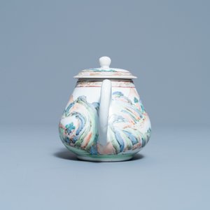 A Chinese famille rose teapot with a fine mountainous landscape, Yongzheng — 照片 3