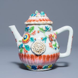 A Chinese famille rose teapot with applied floral design, Yongzheng — photo 1