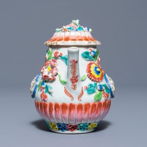A Chinese famille rose teapot with applied floral design, Yongzheng — photo 4