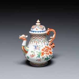 A Chinese famille rose teapot with dragon spout, Yongzheng/Qianlong — 照片 1