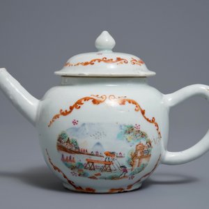 A Chinese famille rose teapot with European lumberjacks, Qianlong — photo 3
