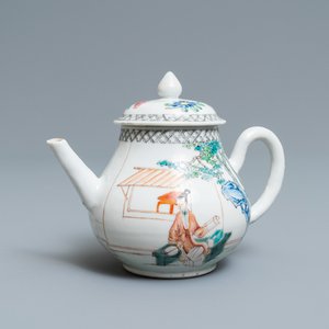 A Chinese famille rose teapot with ladies in a garden, Yongzheng — photo 1