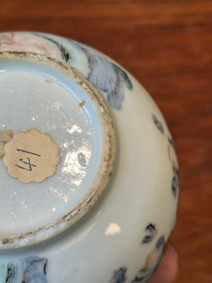 A Chinese famille rose teapot with landscape design, Yongzheng — 照片 16
