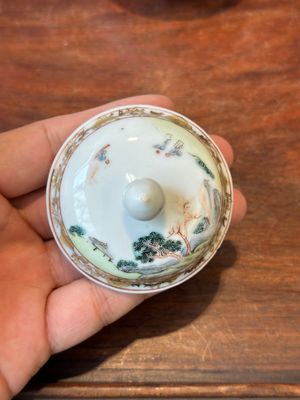 A Chinese famille rose teapot with landscape design, Yongzheng — 照片 6