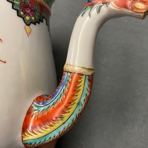 A Chinese famille rose teapot with phoenix-shaped spout, Qianlong — 照片 17