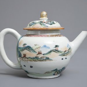 A Chinese famille rose teapot with travelers in a landscape, Yongzheng — photo 3