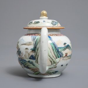 A Chinese famille rose teapot with travelers in a landscape, Yongzheng — photo 4