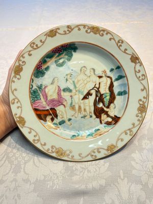 A Chinese famille rose 'The Judgement of Paris' plate, Qianlong — foto 1