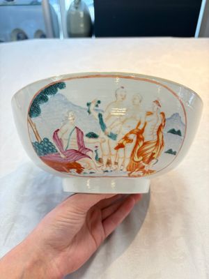 A Chinese famille rose 'The judgement of Paris' punch bowl, Qianlong — photo 1
