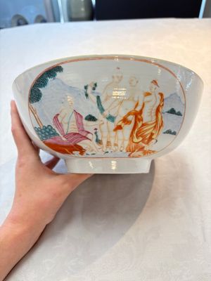 A Chinese famille rose 'The judgement of Paris' punch bowl, Qianlong — photo 3