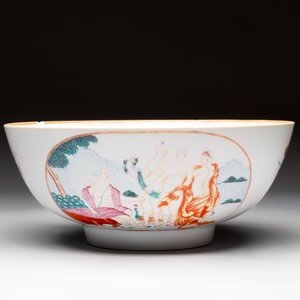 A Chinese famille rose 'The judgement of Paris' punch bowl, Qianlong — photo 1