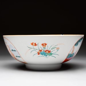 A Chinese famille rose 'The judgement of Paris' punch bowl, Qianlong — photo 2