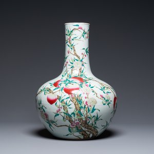 A Chinese famille rose 'tianqiu ping' 'nine peaches' vase, Qianlong mark, 19th C. — photo 1