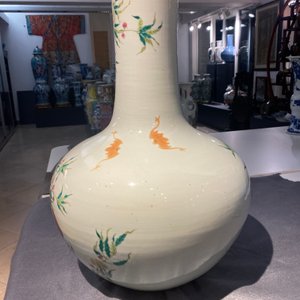 A Chinese famille rose 'tianqiu ping' 'nine peaches' vase, Qianlong mark, 19th C. — photo 9