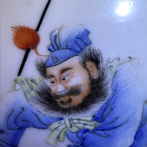 A Chinese famille rose tianqiu ping vase, Qianlong mark, Republic, 20th C. — photo 12