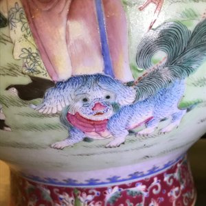 A Chinese famille rose tianqiu ping vase, Qianlong mark, Republic, 20th C. — photo 14